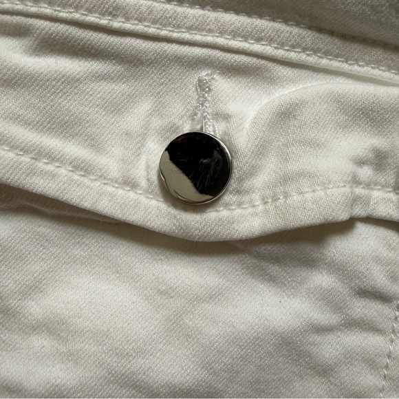 BCBGMAXAZRIA White Cropped Denim Jacket Women’s Medium Button Up Jean Layering - Picture 3 of 11